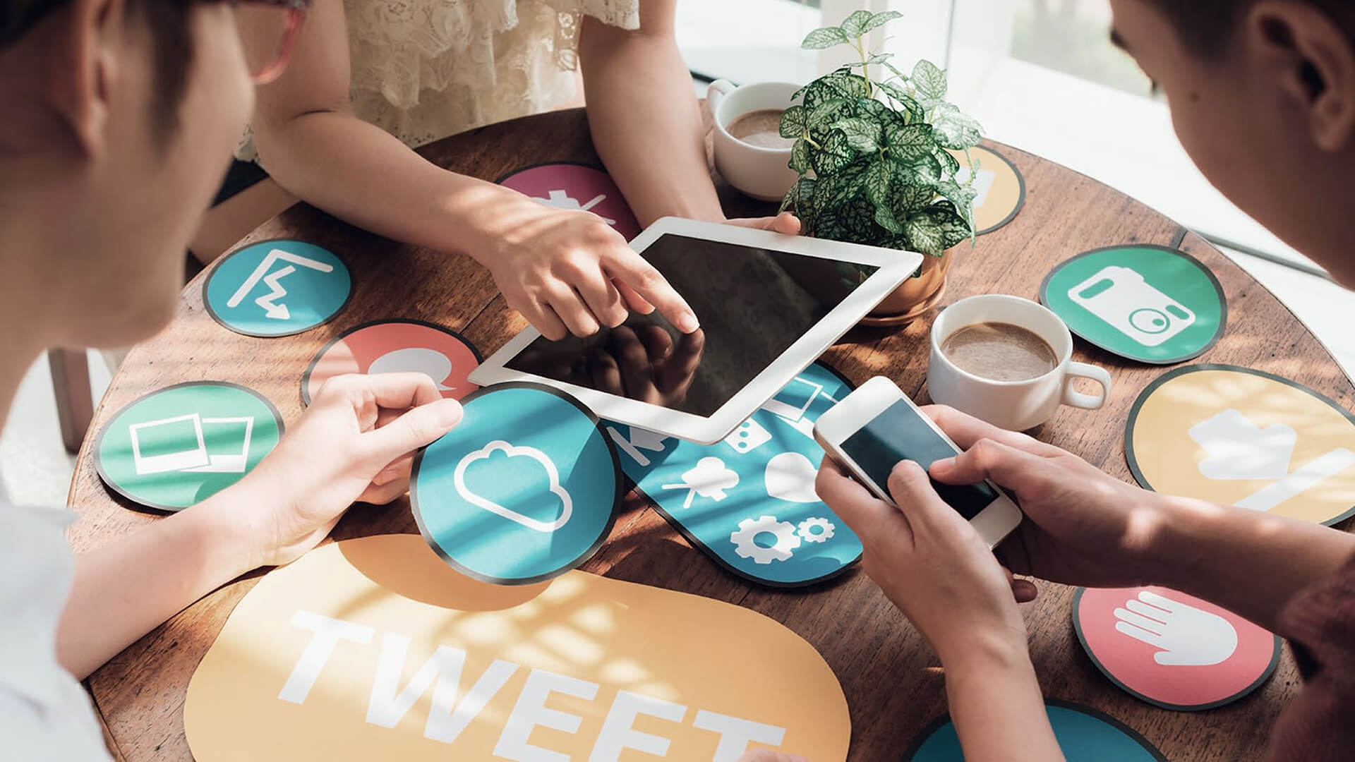 PinkTie-Marketing-Social-Media-Marketing-SMM