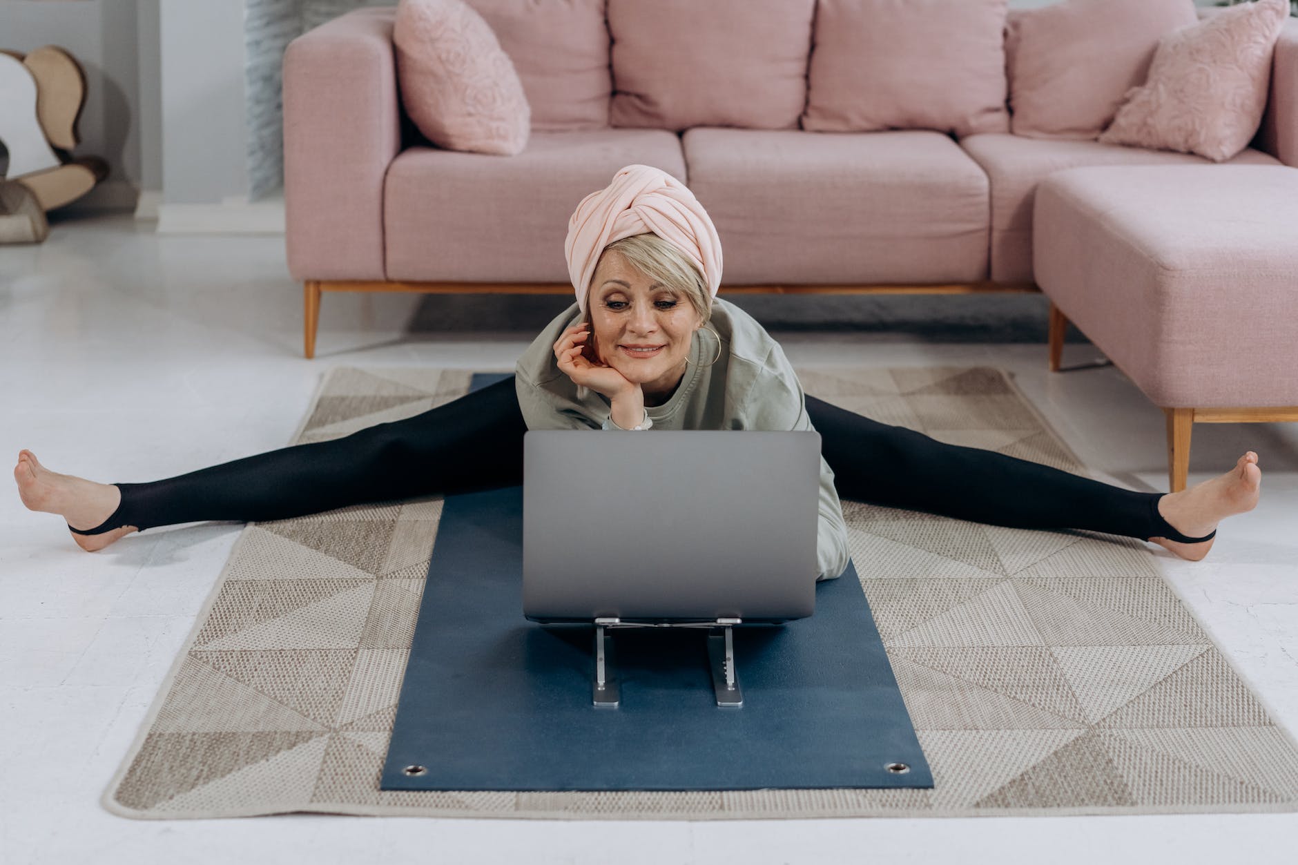 From Snail Mail to Instant Messaging: How the Internet Transformed Communication