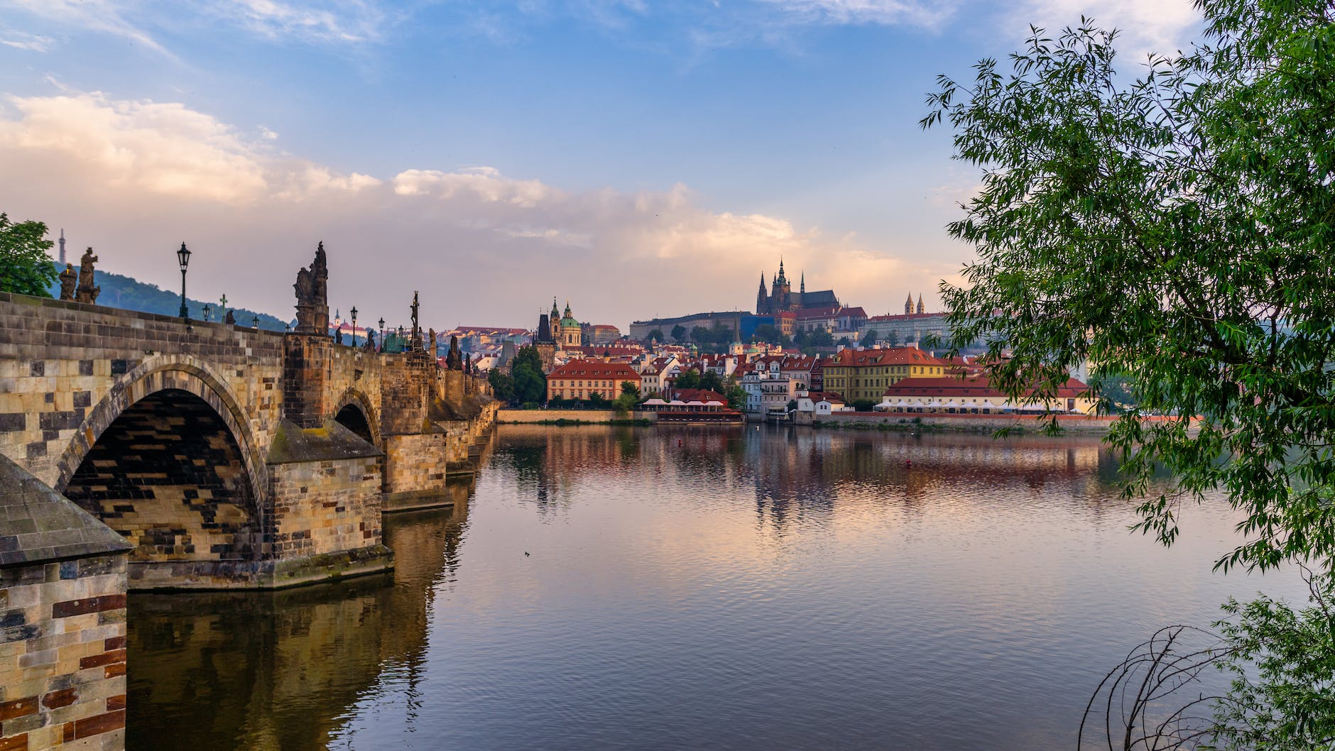 Prague Unveiled: A Comprehensive Guide to Culture, Cuisine, and History